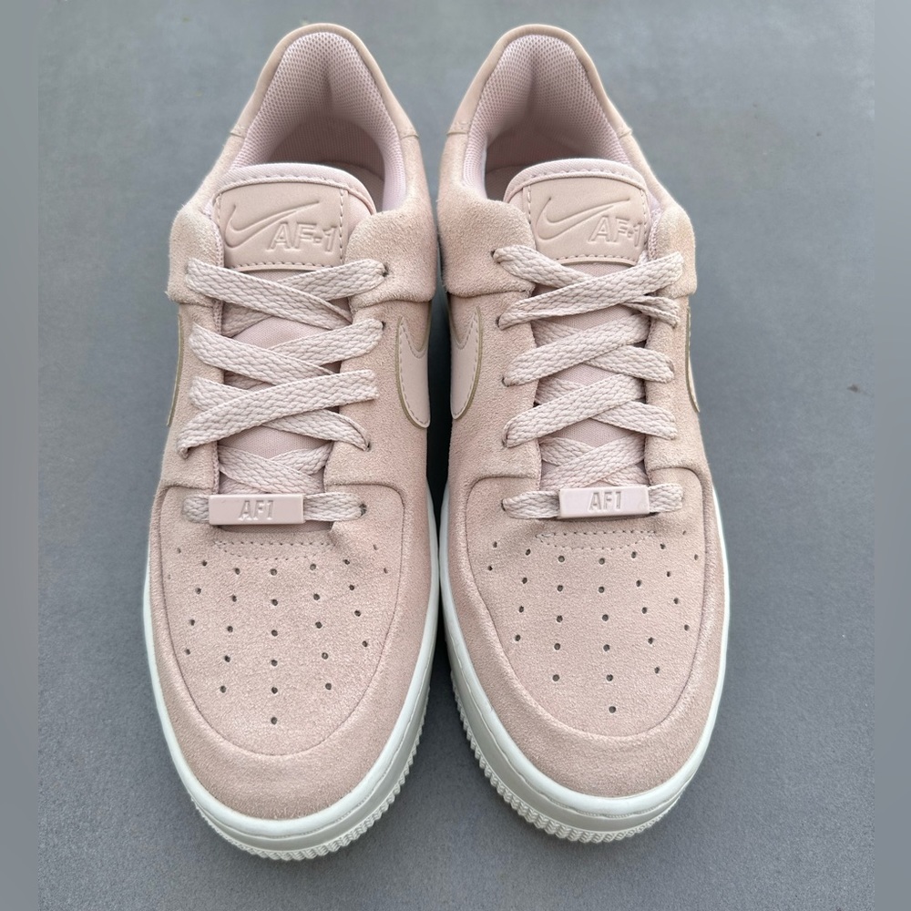 Nike Air Force 1 Sage Low in Beige.